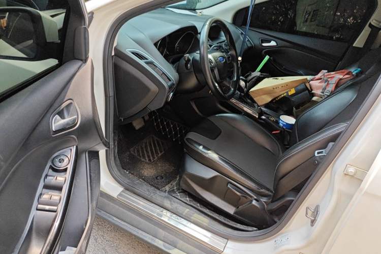 Used Ford Focus 2012 Hatchback 1.6L Automatic Fashion Edition Driver Seat