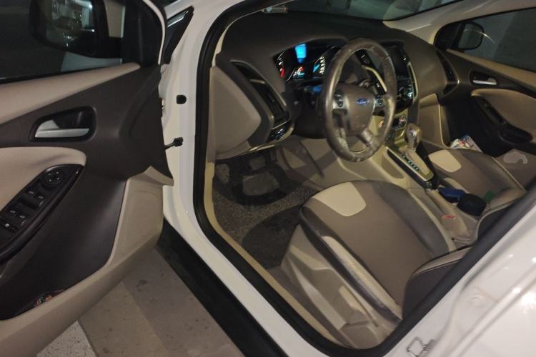 Used Ford Focus 2012 Sedan 1.6L Automatic Fashion Edition Driver Seat