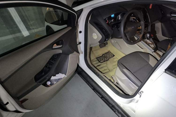 Used Ford Focus 2012 Sedan 1.6L Automatic Comfort Model Driver Seat