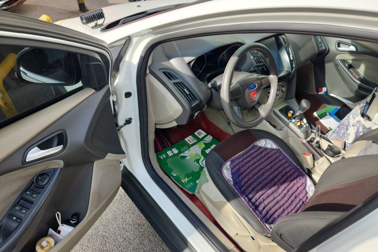 Used Ford Focus 2012 Sedan 1.6L Manual Comfort Model Driver Seat