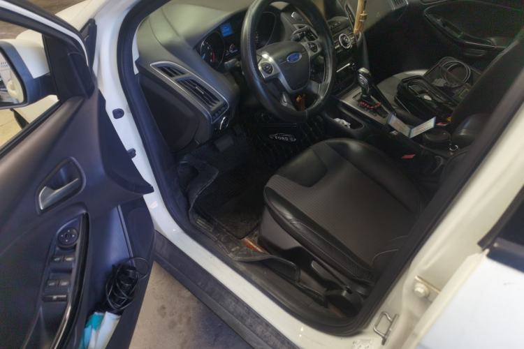 Used Ford Focus 2012 Hatchback 1.6L Automatic Fashion Edition Driver Seat