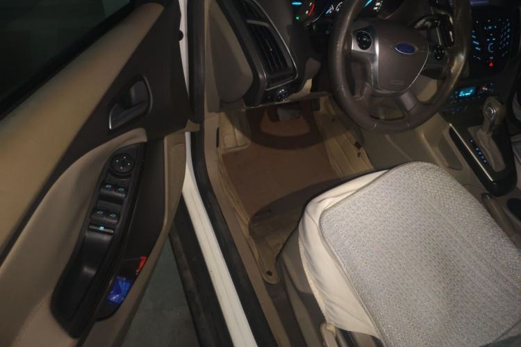 Used Ford Focus 2012 Hatchback 1.6L Automatic Fashion Edition Driver Seat