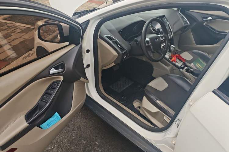 Used Ford Focus 2012 Sedan 1.6L Automatic Fashion Edition Driver Seat