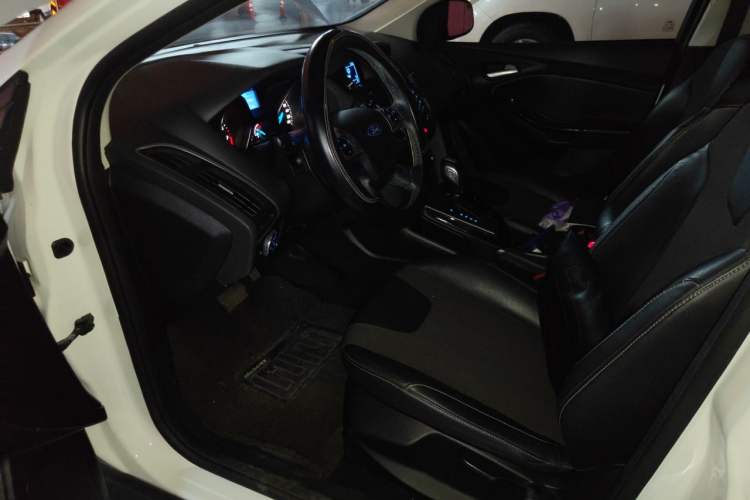 Used Ford Focus 2012 Sedan 1.6L Automatic Fashion Edition Driver Seat
