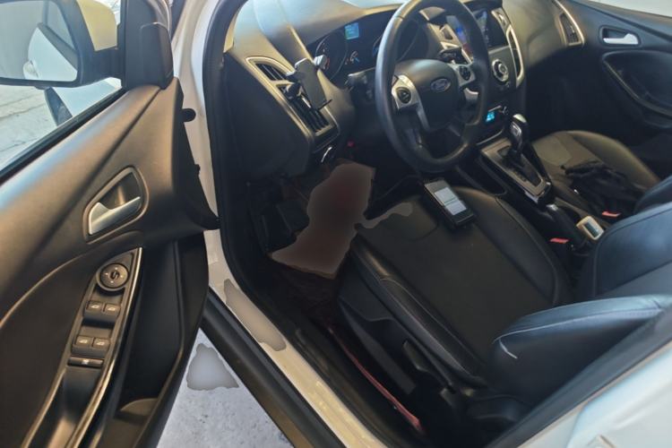 Used Ford Focus 2012 Sedan 1.6L Automatic Fashion Edition Driver Seat