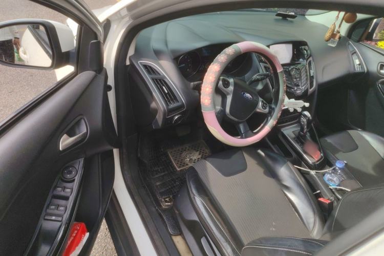 Used Ford Focus 2012 Hatchback 1.6L Automatic Fashion Edition Driver Seat