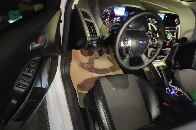 Used Ford Focus 2012 Hatchback 2.0L Manual Luxury Sport Model Driver Seat