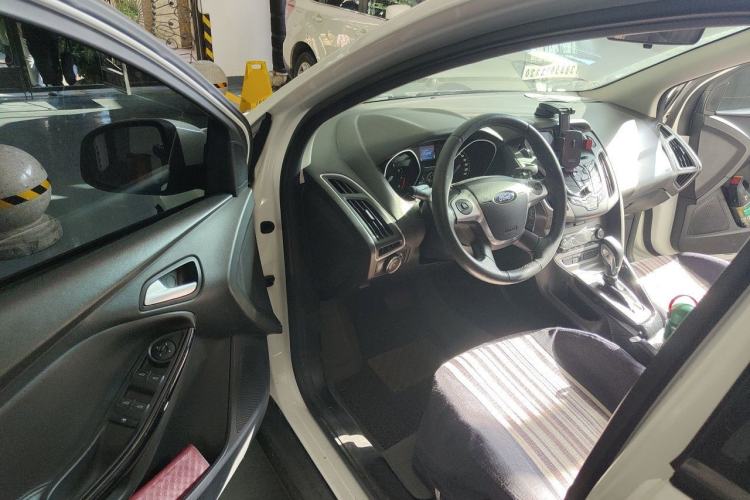 Used Ford Focus 2012 Sedan 1.6L Automatic Fashion Edition Driver Seat
