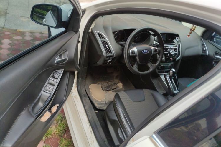 Used Ford Focus 2012 Hatchback 2.0L Automatic Luxury Sport Model Driver Seat