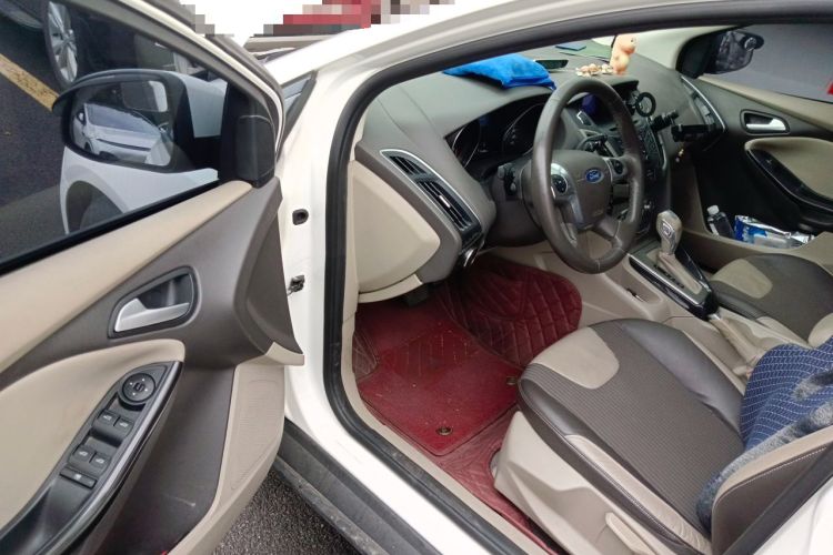 Used Ford Focus 2012 Hatchback 1.6L Automatic Fashion Edition Driver Seat