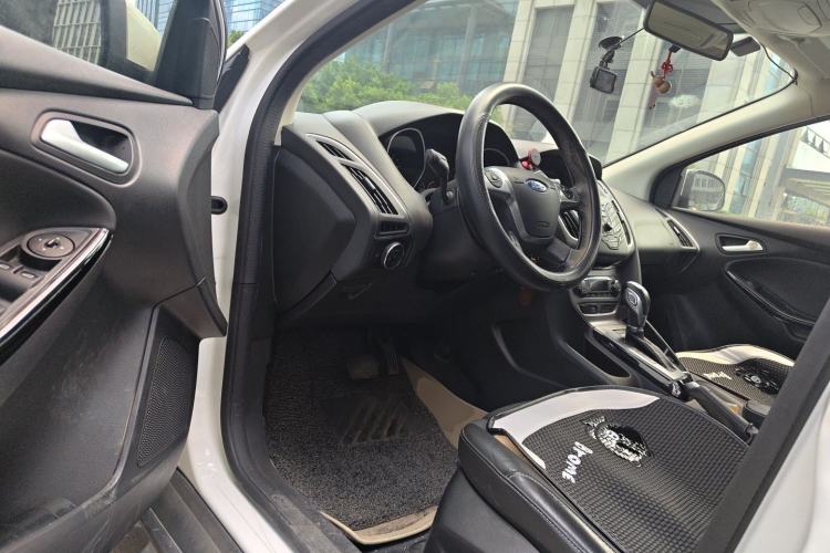 Used Ford Focus 2012 Sedan 1.6L Automatic Fashion Edition Driver Seat