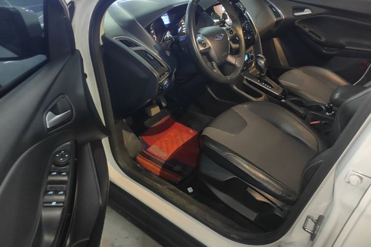 Used Ford Focus 2012 Sedan 1.6L Automatic Fashion Edition Driver Seat
