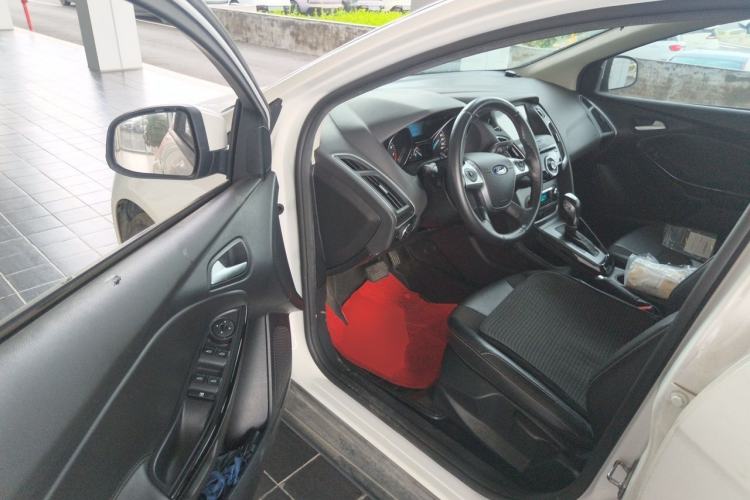 Used Ford Focus 2012 Sedan 1.6L Automatic Fashion Edition Driver Seat
