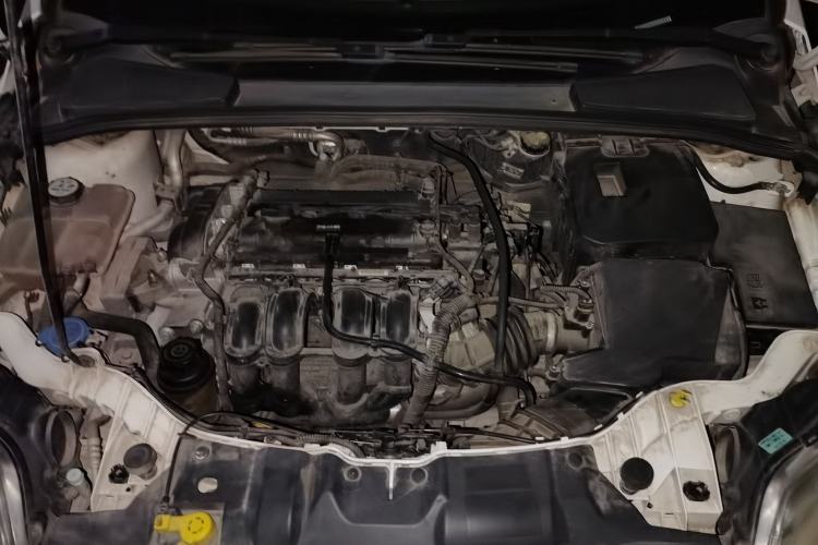 Used Ford Focus 2012 Sedan 1.6L Automatic Fashion Edition Engine Bay