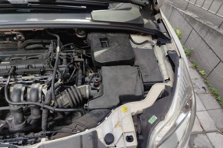 Used Ford Focus 2012 Sedan 1.6L Automatic Fashion Edition Engine Bay Left