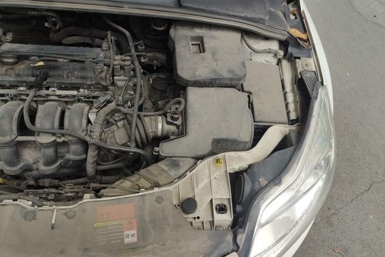 Used Ford Focus 2012 Sedan 1.6L Manual Fashion Edition Engine Bay Left