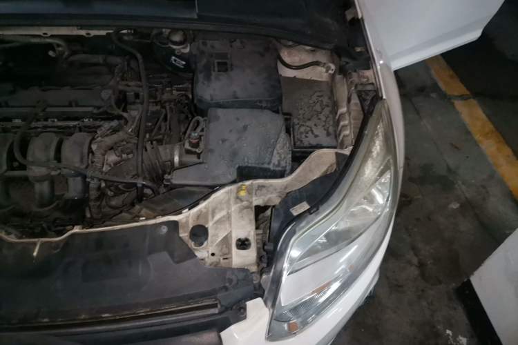 Used Ford Focus 2012 Hatchback 1.6L Automatic Fashion Edition Engine Bay Left