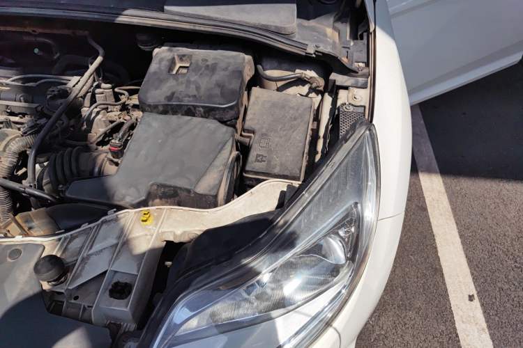 Used Ford Focus 2012 Hatchback 1.6L Automatic Comfort Model Engine Bay Left