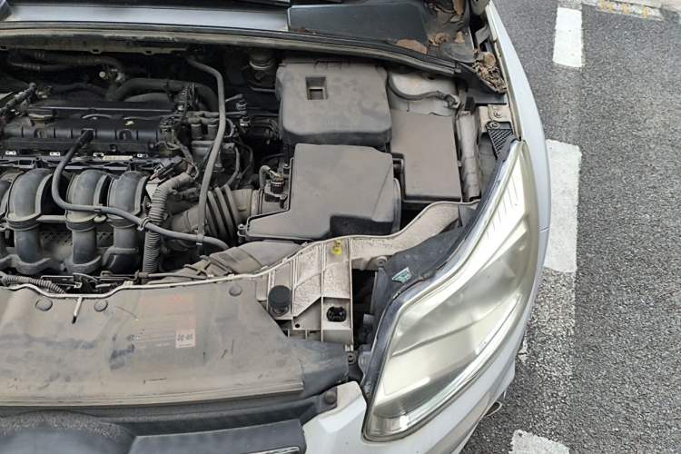 Used Ford Focus 2012 Sedan 1.6L Manual Fashion Edition Engine Bay Left