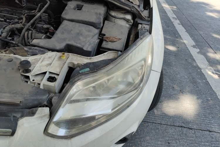 Used Ford Focus 2012 Sedan 1.6L Manual Comfort Model Engine Bay Left