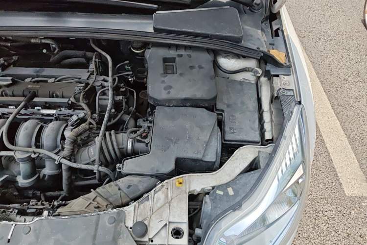Used Ford Focus 2012 Hatchback 1.6L Manual Comfort Model Engine Bay Left