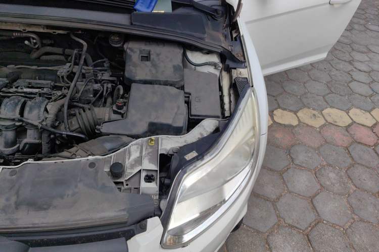 Used Ford Focus 2012 Sedan 1.6L Automatic Comfort Model Engine Bay Left