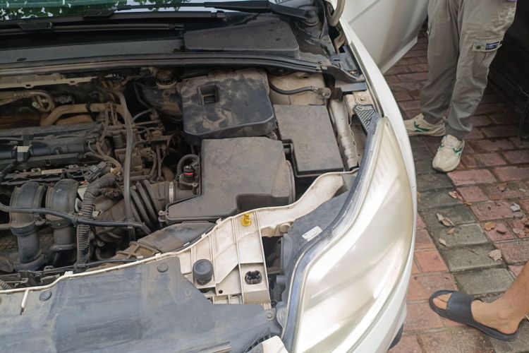 Used Ford Focus 2012 Hatchback 1.6L Automatic Comfort Model Engine Bay Left