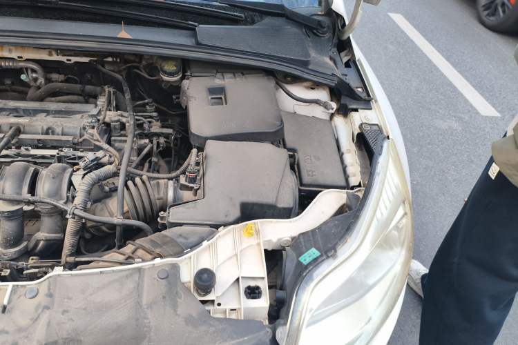 Used Ford Focus 2012 Sedan 1.6L Automatic Comfort Model Engine Bay Left