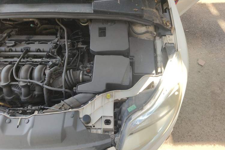 Used Ford Focus 2012 Hatchback 1.6L Automatic Comfort Model Engine Bay Left