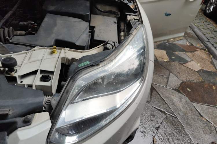 Used Ford Focus 2012 Sedan 1.6L Manual Fashion Edition Engine Bay Left