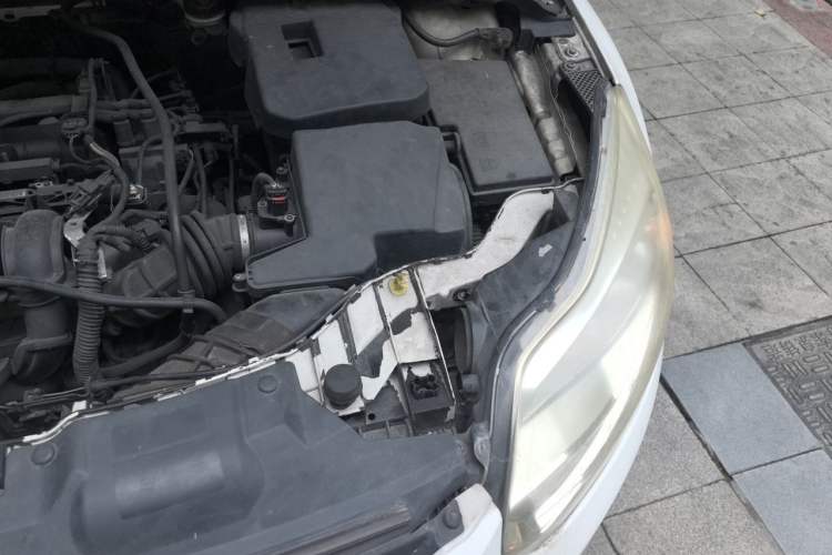 Used Ford Focus 2012 Hatchback 1.6L Automatic Fashion Edition Engine Bay Left