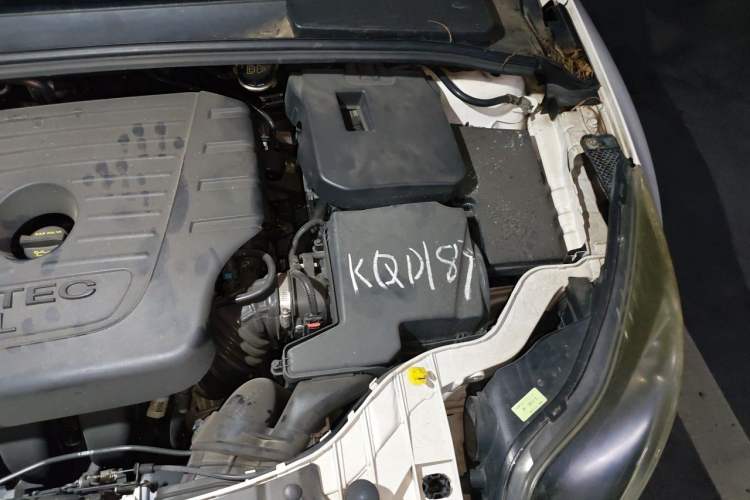 Used Ford Focus 2012 Hatchback 2.0L Automatic Luxury Sport Model Engine Bay Left