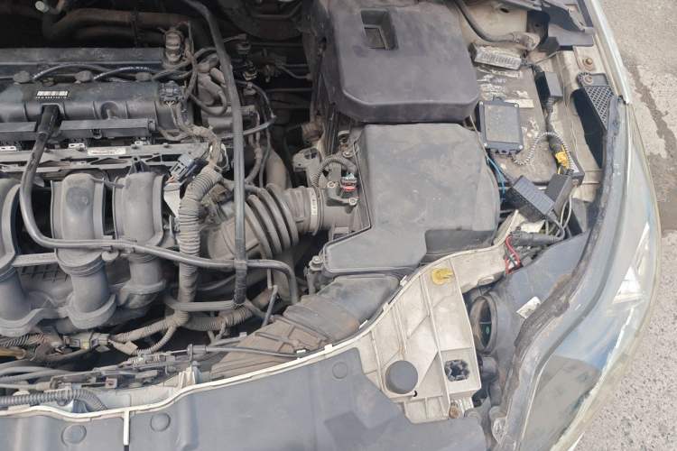 Used Ford Focus 2012 Sedan 1.6L Manual Comfort Model Engine Bay Left