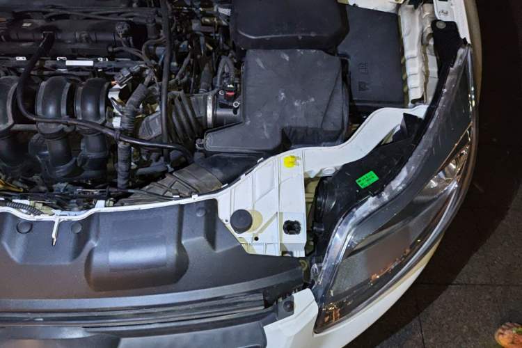 Used Ford Focus 2012 Hatchback 1.6L Automatic Comfort Model Engine Bay Left