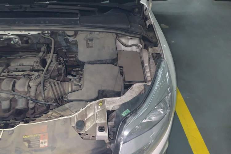 Used Ford Focus 2012 Sedan 1.6L Manual Fashion Edition Engine Bay Left