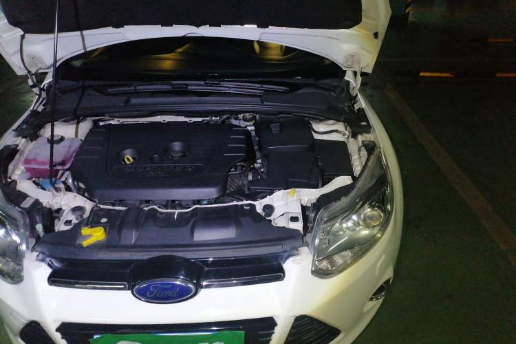 Used Ford Focus 2012 Hatchback 2.0L Automatic Luxury Sport Model Engine Bay Left
