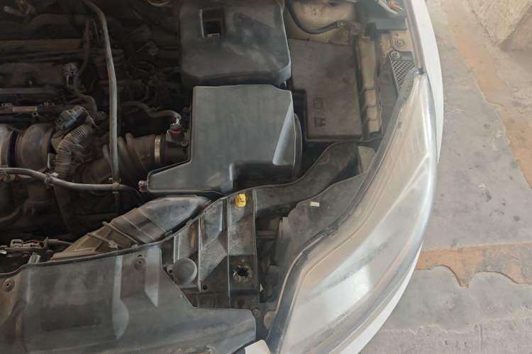 Used Ford Focus 2012 Hatchback 1.6L Automatic Fashion Edition Engine Bay Left