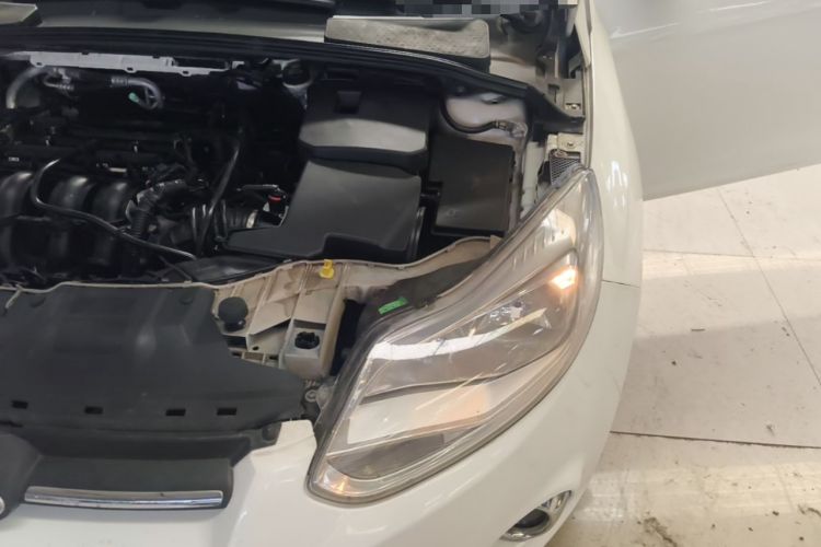Used Ford Focus 2012 Sedan 1.6L Automatic Fashion Edition Engine Bay Left