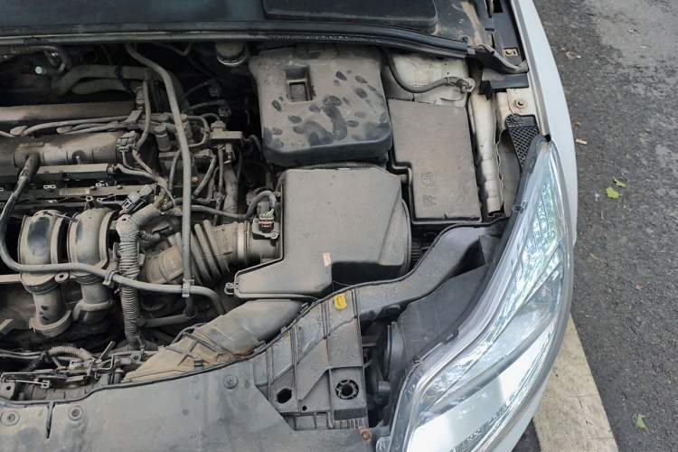 Used Ford Focus 2012 Hatchback 1.6L Automatic Comfort Model Engine Bay Left
