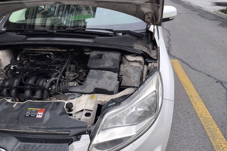 Used Ford Focus 2012 Hatchback 1.6L Automatic Fashion Edition Engine Bay Left