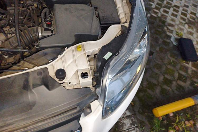 Used Ford Focus 2012 Sedan 1.6L Automatic Fashion Edition Engine Bay Left