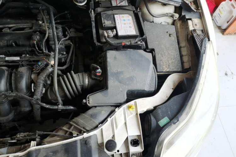 Used Ford Focus 2012 Sedan 1.6L Automatic Fashion Edition Engine Bay Left