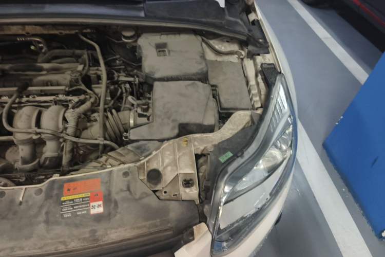 Used Ford Focus 2012 Hatchback 1.6L Automatic Comfort Model Engine Bay Left