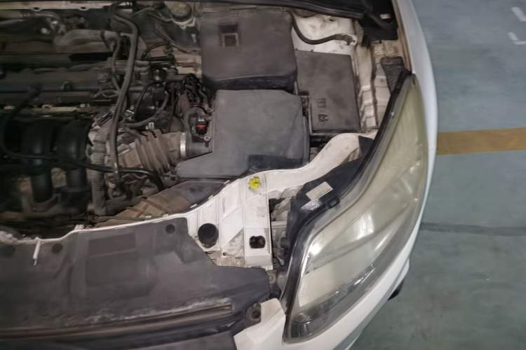 Used Ford Focus 2012 Sedan 1.6L Automatic Comfort Model Engine Bay Left
