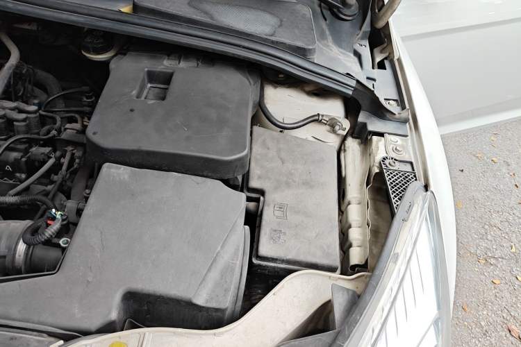 Used Ford Focus 2012 Sedan 1.6L Automatic Fashion Edition Engine Bay Left