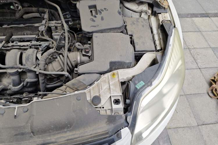 Used Ford Focus 2012 Sedan 1.6L Manual Comfort Model Engine Bay Left