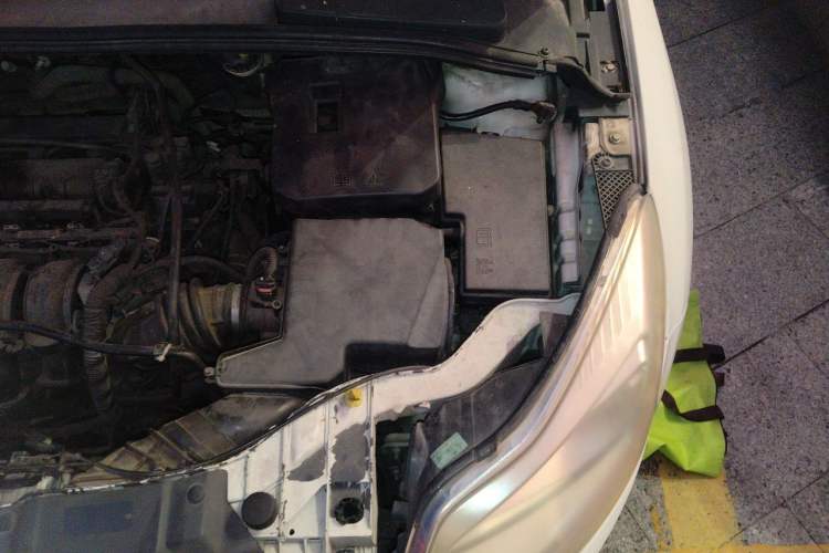 Used Ford Focus 2012 Sedan 1.6L Automatic Comfort Model Engine Bay Left