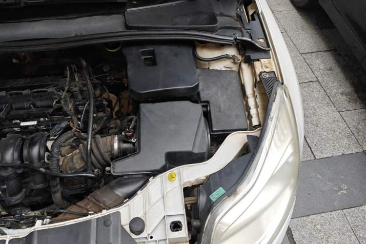 Used Ford Focus 2012 Sedan 1.6L Manual Comfort Model Engine Bay Left