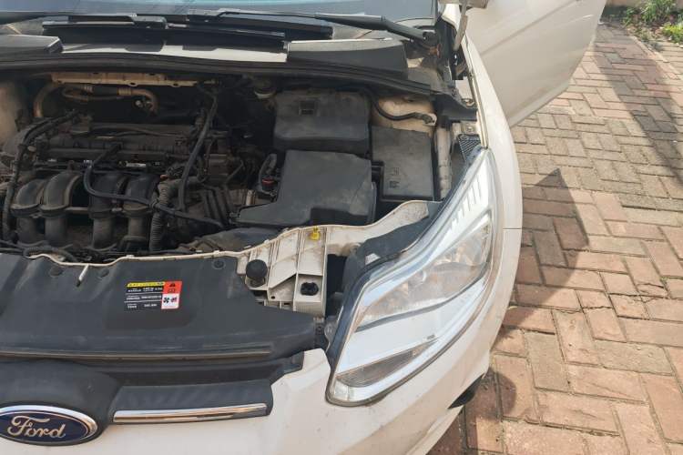 Used Ford Focus 2012 Sedan 1.6L Automatic Comfort Model Engine Bay Left
