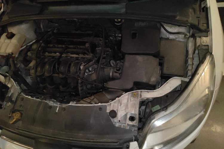 Used Ford Focus 2012 Sedan 1.6L Manual Fashion Edition Engine Bay Left